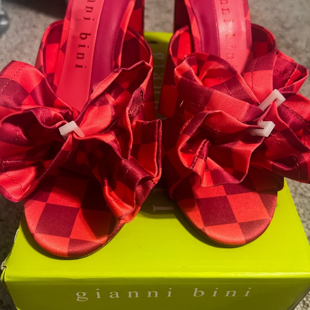 Gianni Bini Red Coral Heels